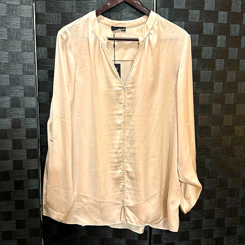 NWT! Women’s Renuar SZ L satin feel button front flowy blouse.